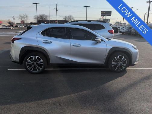 2025 Lexus UX 300h Premium