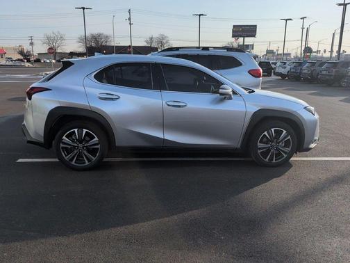 2025 Lexus UX 300h Premium