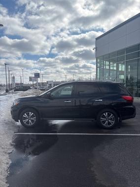 2018 Nissan Pathfinder SV
