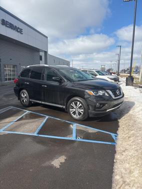 2018 Nissan Pathfinder SV