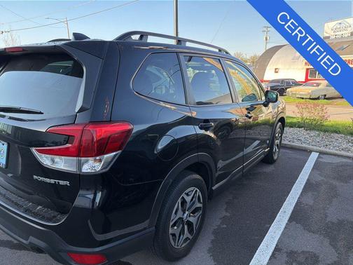 Crystal Black Silica 2023 Subaru Forester Premium