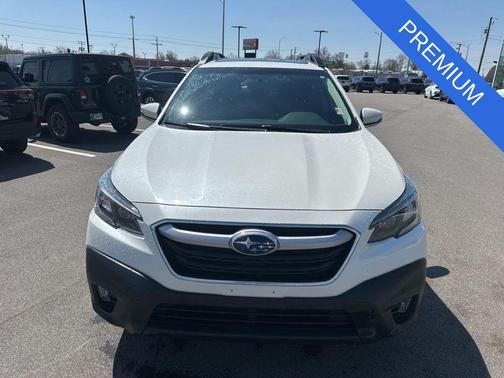Crystal White Pearl 2022 Subaru Outback Premium
