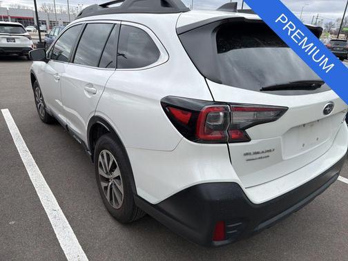 Crystal White Pearl 2022 Subaru Outback Premium