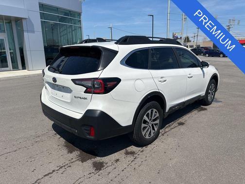 Crystal White Pearl 2022 Subaru Outback Premium