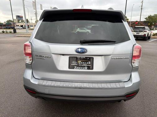 Ice Silver Metallic 2018 Subaru Forester 2.5i Premium