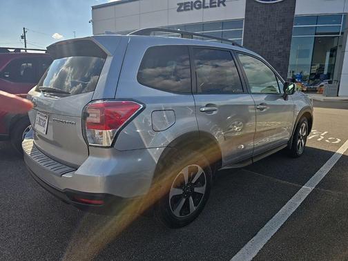 Ice Silver Metallic 2018 Subaru Forester 2.5i Premium