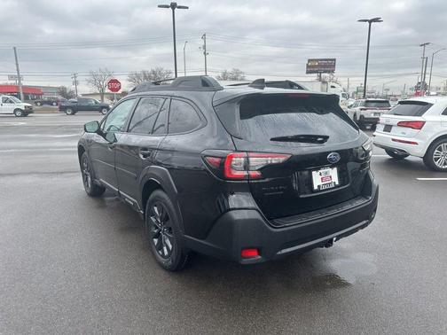 Crystal Black Silica 2024 Subaru Outback Onyx Edition