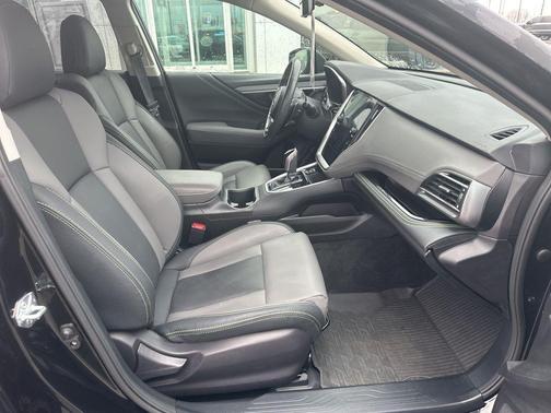 Crystal Black Silica 2024 Subaru Outback Onyx Edition