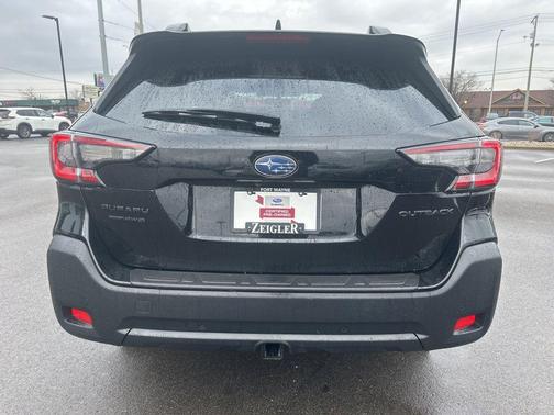 Crystal Black Silica 2024 Subaru Outback Onyx Edition