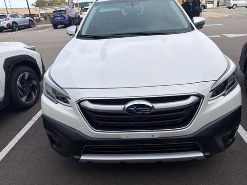 Crystal White Pearl 2022 Subaru Outback Touring