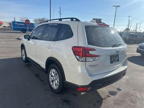 2023 Subaru Forester Base