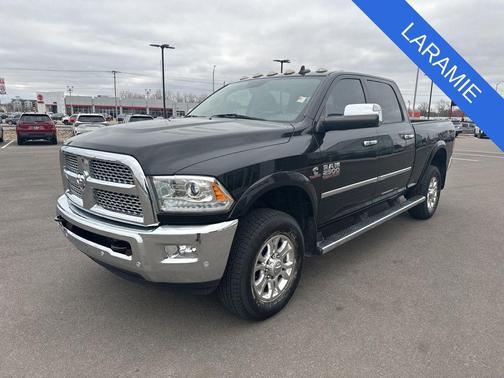 Brilliant Black Crystal Pearlcoat 2018 RAM 2500 Laramie Crew Cab 4x4 6'4' Box