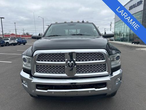 Brilliant Black Crystal Pearlcoat 2018 RAM 2500 Laramie Crew Cab 4x4 6'4' Box