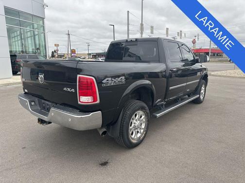 Brilliant Black Crystal Pearlcoat 2018 RAM 2500 Laramie Crew Cab 4x4 6'4' Box
