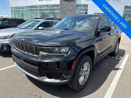 Diamond Black Crystal Pearlcoat 2023 Jeep Grand Cherokee L Laredo