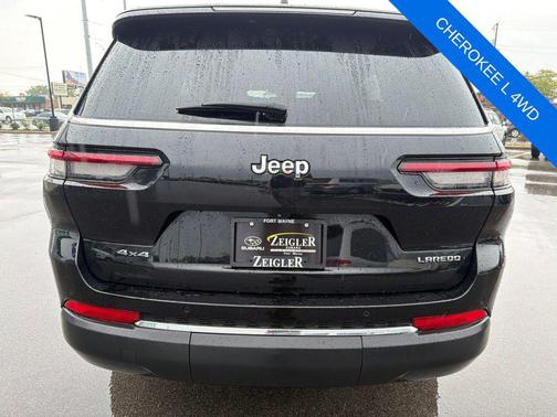 Diamond Black Crystal Pearlcoat 2023 Jeep Grand Cherokee L Laredo