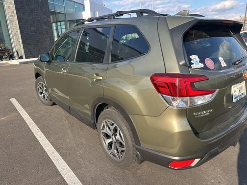 2023 Subaru Forester Premium