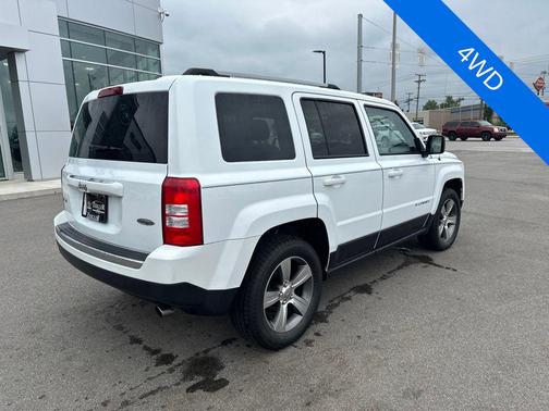 Bright White Clearcoat 2017 Jeep Patriot Latitude
