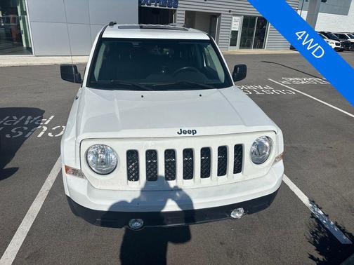 Bright White Clearcoat 2017 Jeep Patriot Latitude