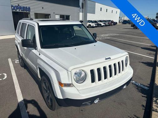 Bright White Clearcoat 2017 Jeep Patriot Latitude
