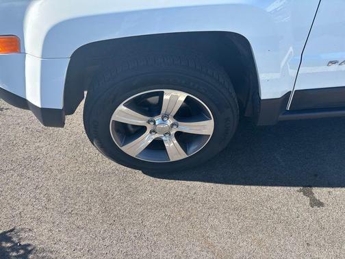Bright White Clearcoat 2017 Jeep Patriot Latitude
