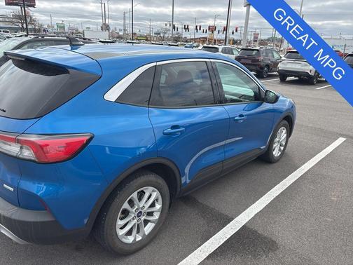 Velocity Blue Metallic 2020 Ford Escape SE