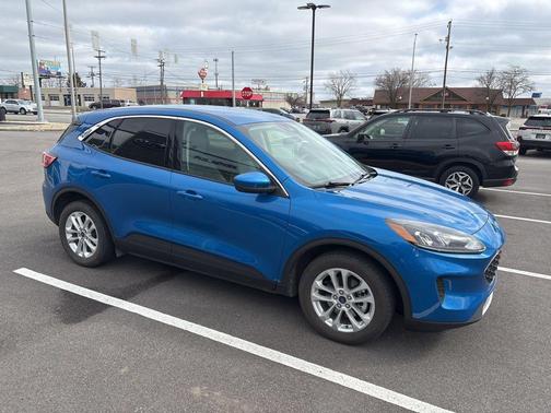 Velocity Blue Metallic 2020 Ford Escape SE