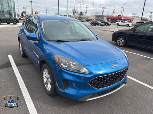 Velocity Blue Metallic 2020 Ford Escape SE