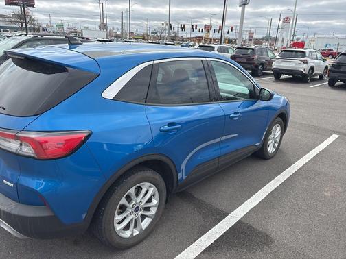 Velocity Blue Metallic 2020 Ford Escape SE