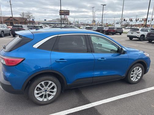 Velocity Blue Metallic 2020 Ford Escape SE