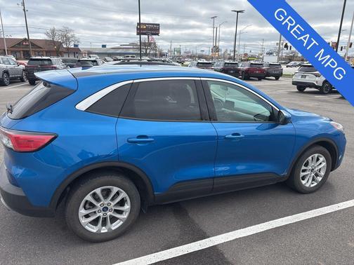 Velocity Blue Metallic 2020 Ford Escape SE