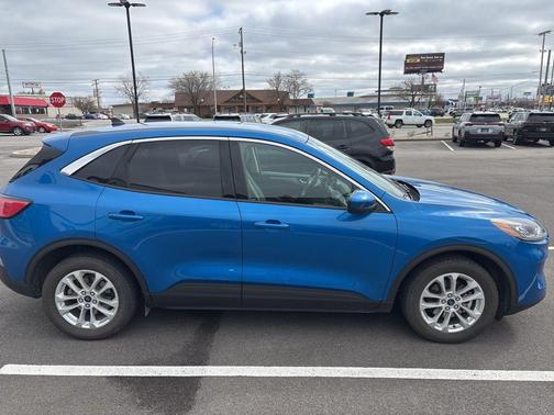 Velocity Blue Metallic 2020 Ford Escape SE