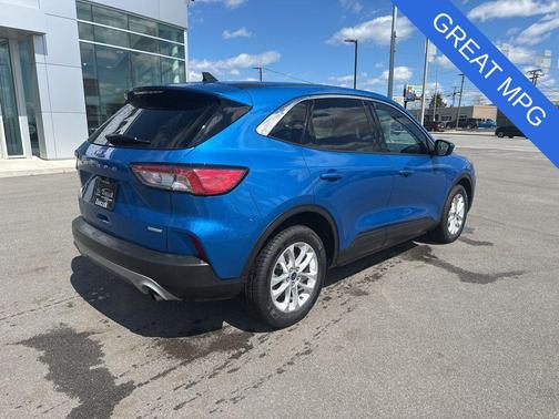 Velocity Blue Metallic 2020 Ford Escape SE