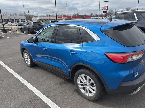 Velocity Blue Metallic 2020 Ford Escape SE
