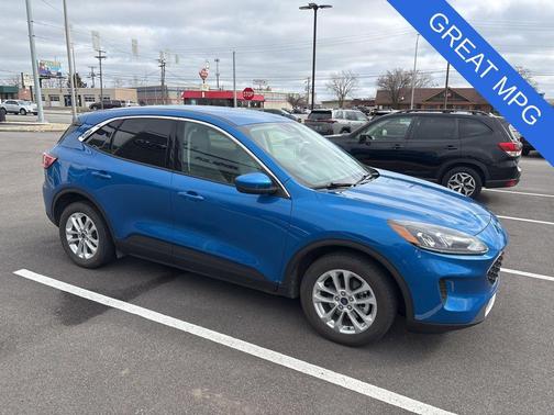 Velocity Blue Metallic 2020 Ford Escape SE