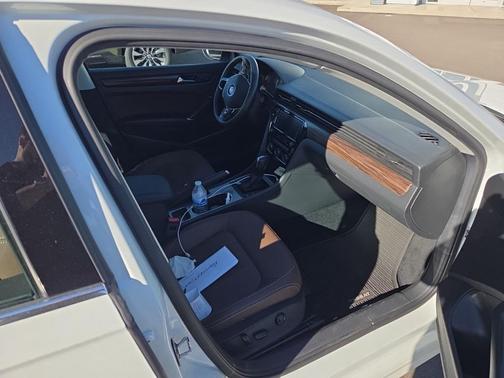 2022 Volkswagen Passat 2.0T Limited Edition
