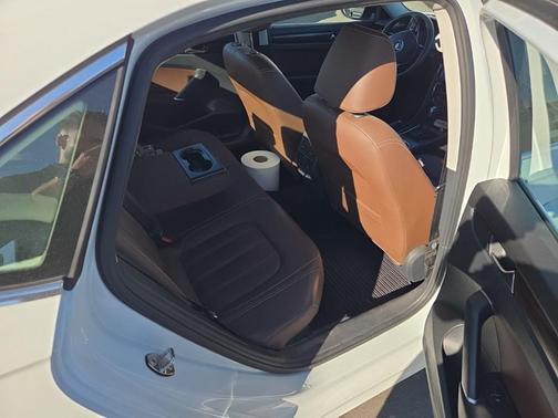 2022 Volkswagen Passat 2.0T Limited Edition