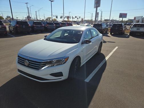 2022 Volkswagen Passat 2.0T Limited Edition