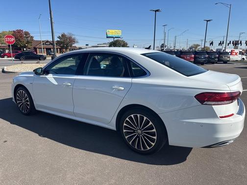 2022 Volkswagen Passat 2.0T Limited Edition