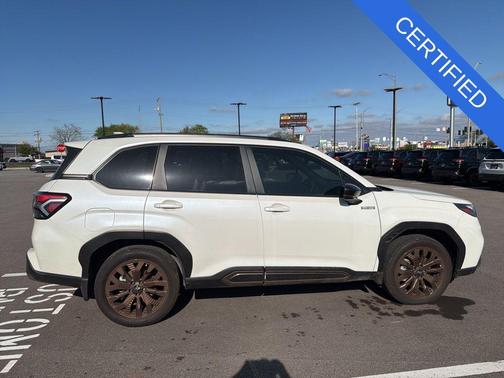 Crystal White Pearl 2025 Subaru Forester Hybrid Sport