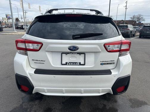 Crystal White Pearl 2018 Subaru Crosstrek 2.0i Limited