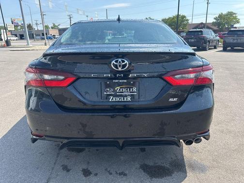 Midnight Black Metallic 2021 Toyota Camry SE