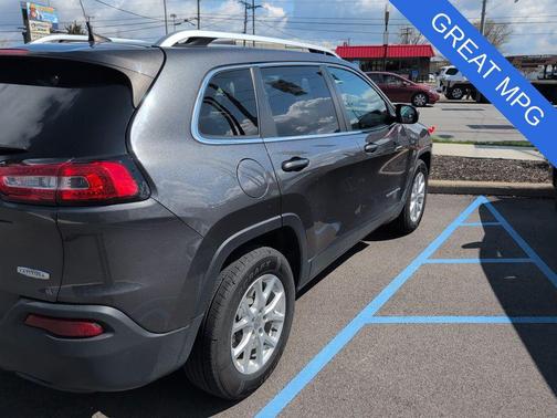 Granite Crystal Metallic Clearcoat 2016 Jeep Cherokee Latitude