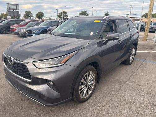 Magnetic Gray Metallic 2023 Toyota Highlander Platinum