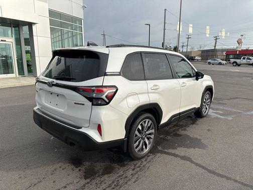 Crystal White Pearl 2025 Subaru Forester Touring