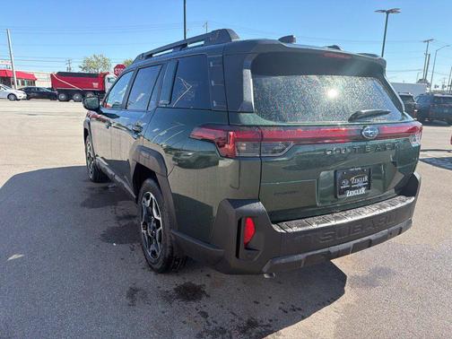 Deep Emerald Green Pearl 2026 Subaru Outback Touring