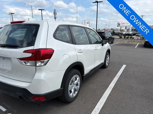Crystal White Pearl 2022 Subaru Forester Base