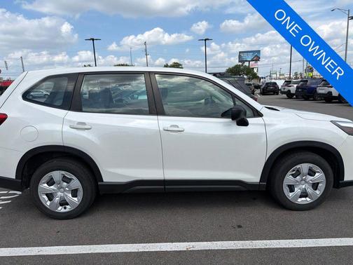 Crystal White Pearl 2022 Subaru Forester Base