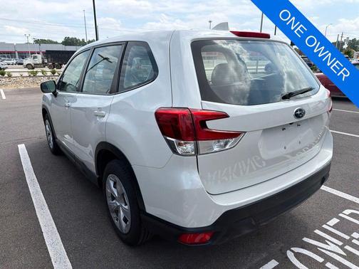 Crystal White Pearl 2022 Subaru Forester Base