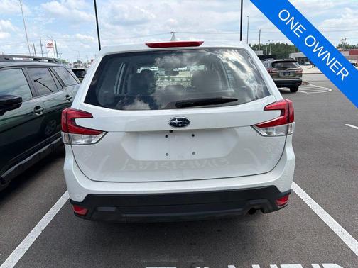 Crystal White Pearl 2022 Subaru Forester Base